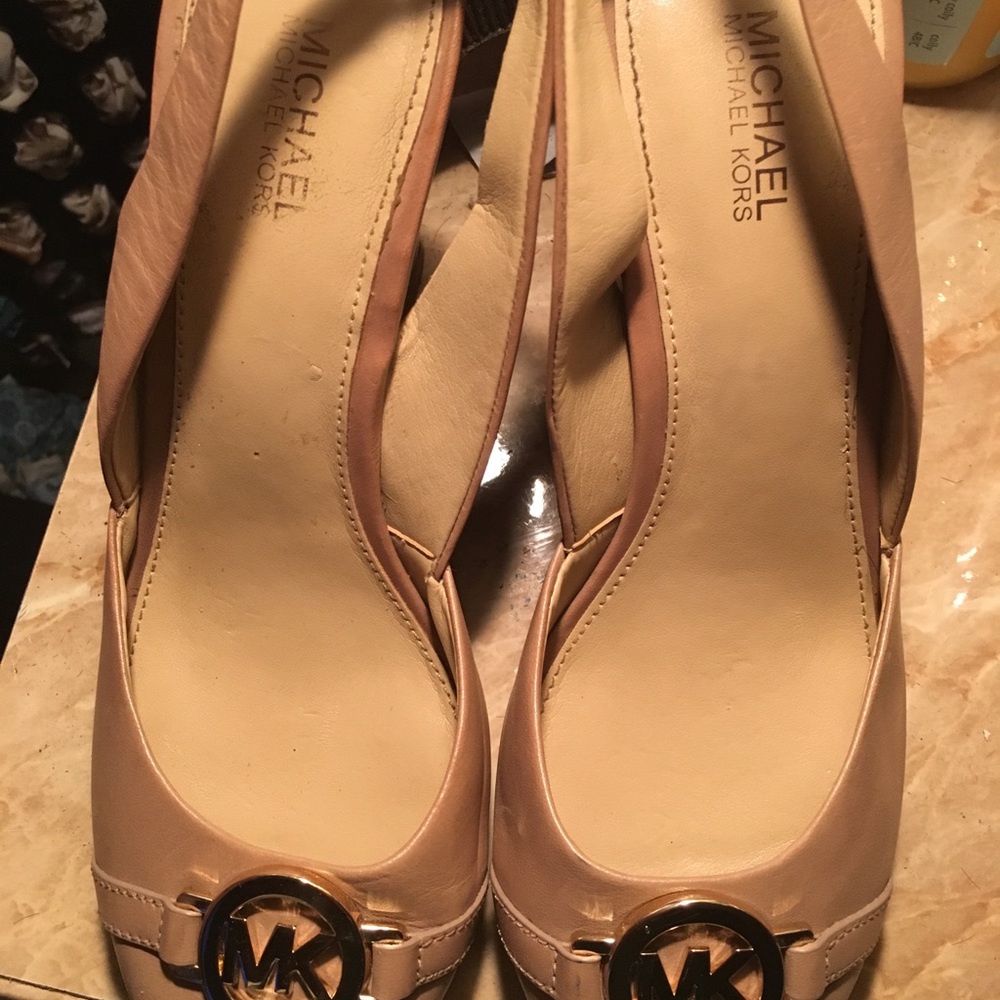 Size 6 Michael kits shoes